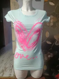 bluzka-z-nadrukiem-serce-blekitna