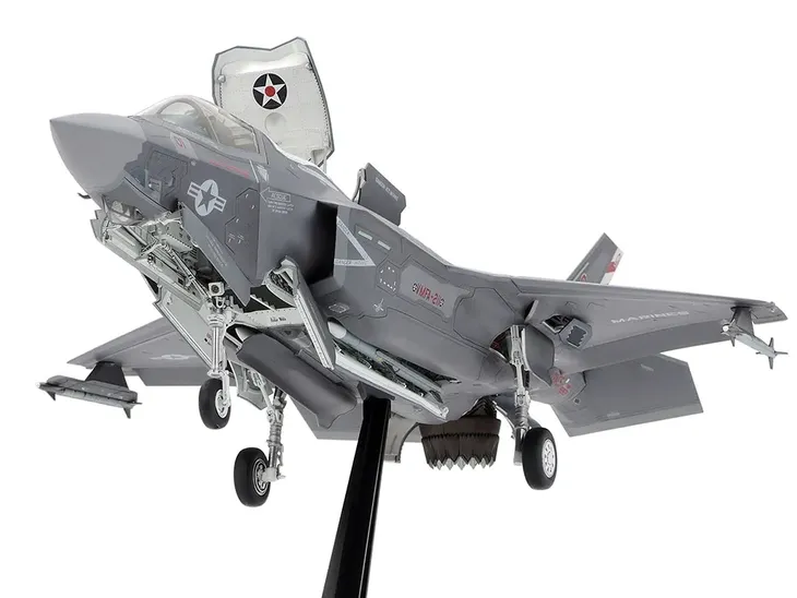 samolot-lockheed-martin-f-35b-lightning-ii-model-61125-tamiya-okres-po-ii-wojnie-swiatowej