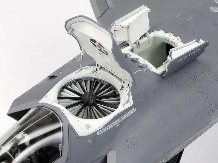 samolot-lockheed-martin-f-35b-lightning-ii-model-61125-tamiya-marka-tamiya-okres-po-ii-wojnie-swiatowej