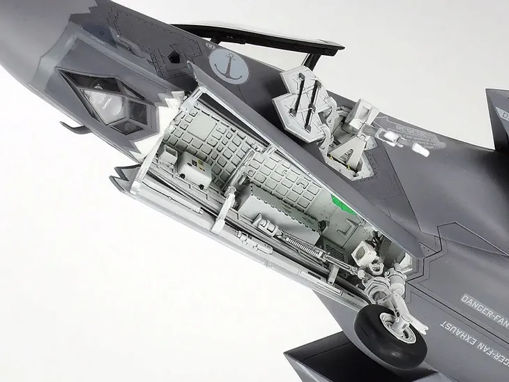 samolot-lockheed-martin-f-35b-lightning-ii-model-61125-tamiya-okres-po-ii-wojnie-swiatowej-marka-tamiya
