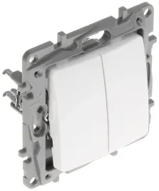 lacznik-schodowy-podwojny-le-764502-niloe-10-a-legrand