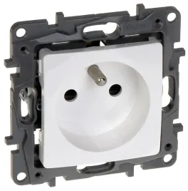 gniazdo-pojedyncze-le-764540-niloe-230-v-16-a-legrand