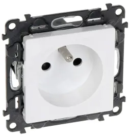 gniazdo-pojedyncze-le-753184-valena-life-230-v-16-a-legrand