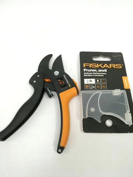 fiskars-saperka-skladana-2750-stan-nowy-waga-1040-g