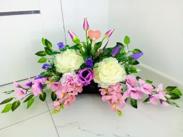 stroik-grob-cmentarz-wielkanocny-tulipany-biale-peonie-687f