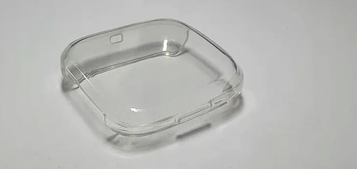 etui-silikonowe-do-fitbit-versa-2-kolor-bezbarwny