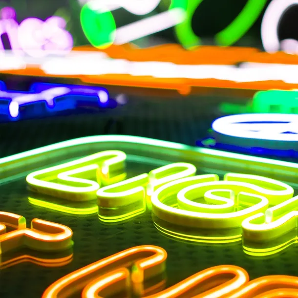 neon-eko-flex-zolty-6-12-25m-klasa-energetyczna-e