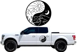 naklejka-grafika-na-auto-kamper-przyczepe-gory-morze-fala-yin-i-yang-42x42