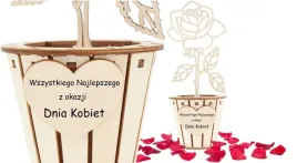 prezent-upominek-na-cukierki-roza-pudelko-kuferek-na-dzien-kobiet