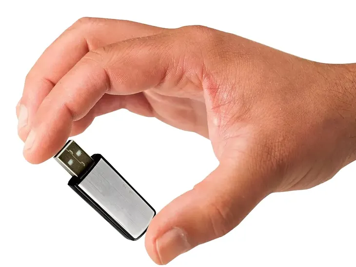 mini-dyktafon-szpiegowski-podsluch-pendrive-usb-stan-nowy-obsluga-kart-pamieci-tak