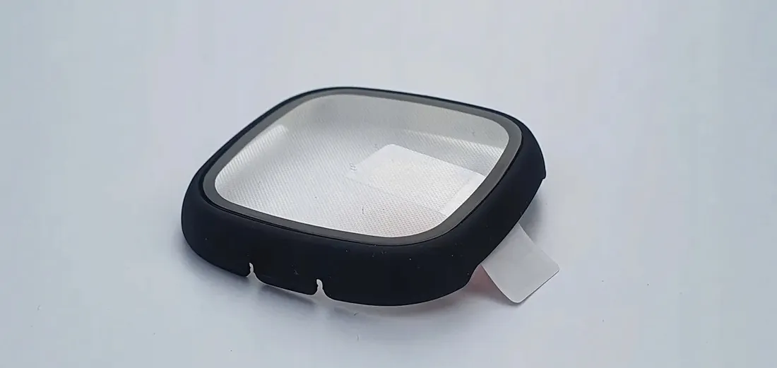 pelne-etui-szklo-do-fitbit-versa-3