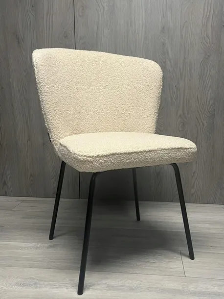 krzeslo-tapicerowane-teddy-beige-lugano-rodzaj-nog-giete