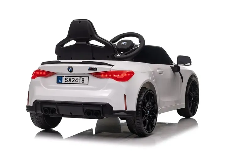 auto-na-akumulator-bmw-m4-biale