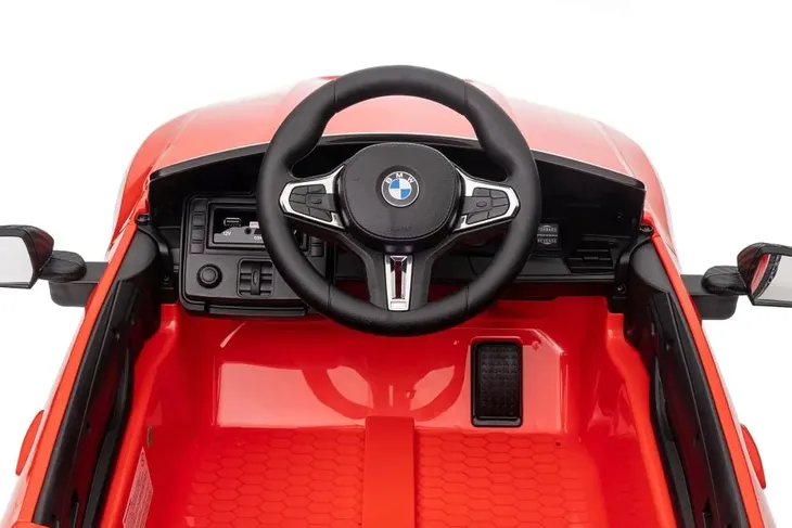 auto-na-akumulator-bmw-m4-czerwone