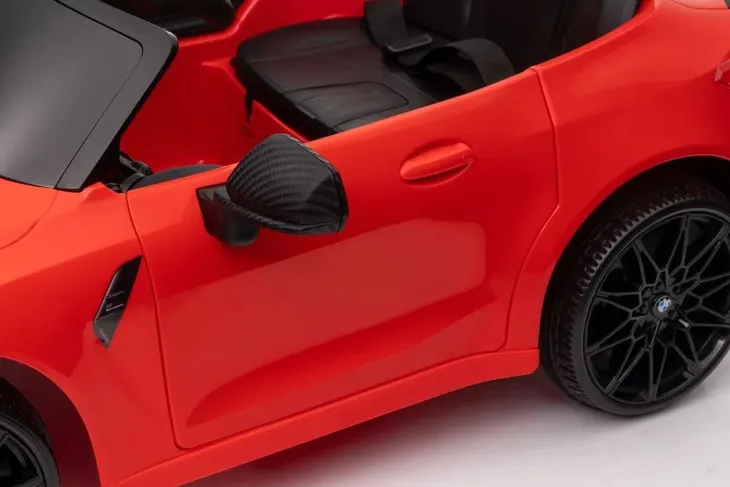 auto-na-akumulator-bmw-m4-czerwone