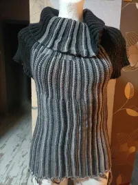 sweter-z-krotkim-rekawem-golf-czarny