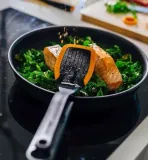 szpatula-fiskars-stan-nowy-waga-z-opakowaniem-0-078-kg