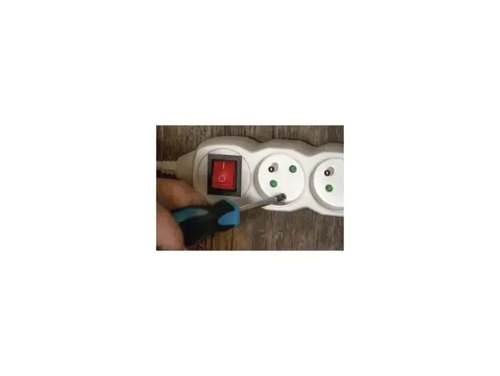 przedluzacz-p1412-2m-4-gn-wylacz-informacje-dodatkowe-wlacznik