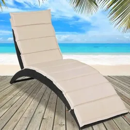 lezak-ogrodowy-rattanowy-z-bezowa-poduszka-lezanka