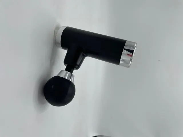 massage-gun-mini-black-wlosie-inne