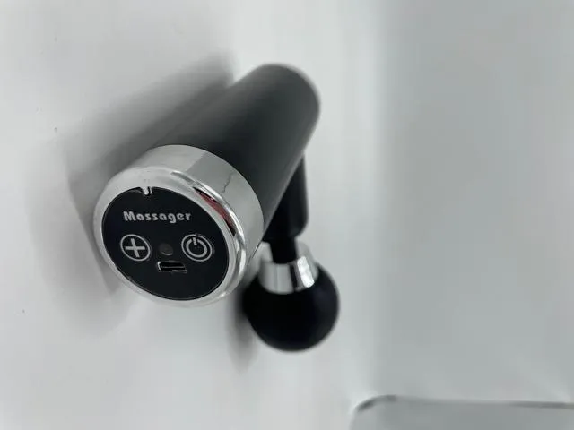 massage-gun-mini-black-material-raczki-plastik