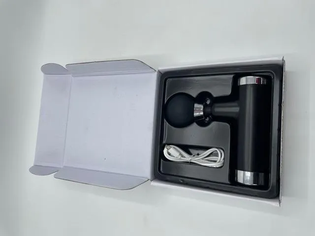 massage-gun-mini-black-cechy-dodatkowe-dwustronna-z-dozownikiem-z-raczka