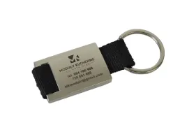 metalowy-brelok-z-grawerem-do-kluczy-z-materialowym-paskiem-100-szt