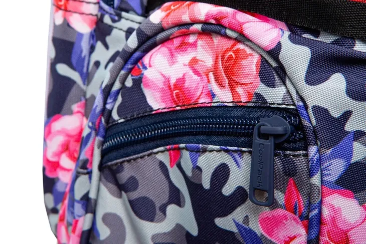 coolpack-plecak-joy-l-led-camo-roses-usb-a21209-kolor-odcienie-rozu-odcienie-niebieskiego-odcienie-szarosci-i-srebra