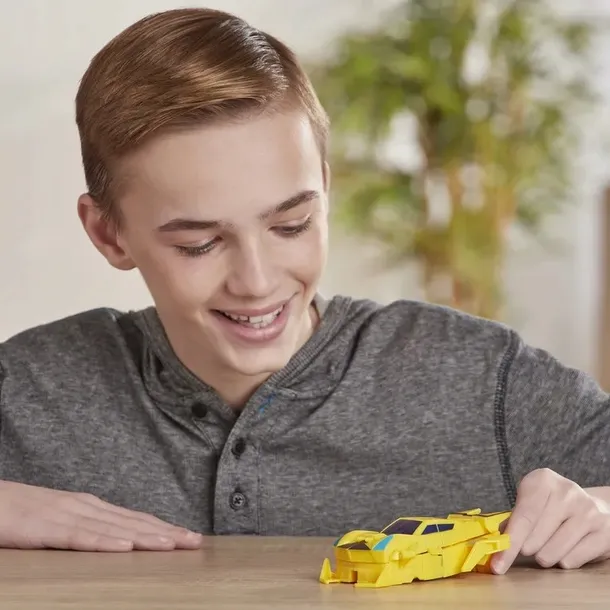 transformers-cyberverse-warrior-bumblebee-e7084-bohater-transformers