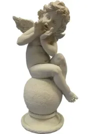 aniol-siedzacy-na-kuli-30x55cm
