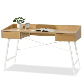 debowe-biurko-z-bialym-stelazem-do-gabinetu-w-stylu-skandynawskim-eslov