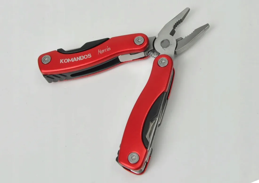 narzedzie-wielofunkcyjne-multitool-logo-grawer