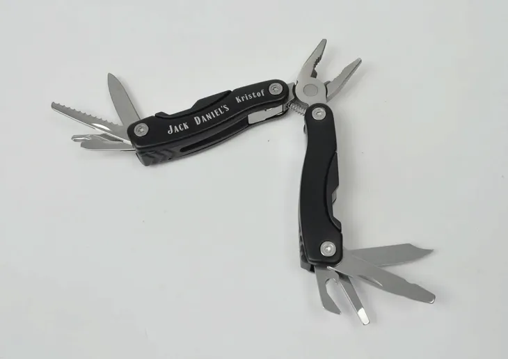 narzedzie-wielofunkcyjne-multitool-logo-grawer-liczba-dodatkowych-narzedzi-8