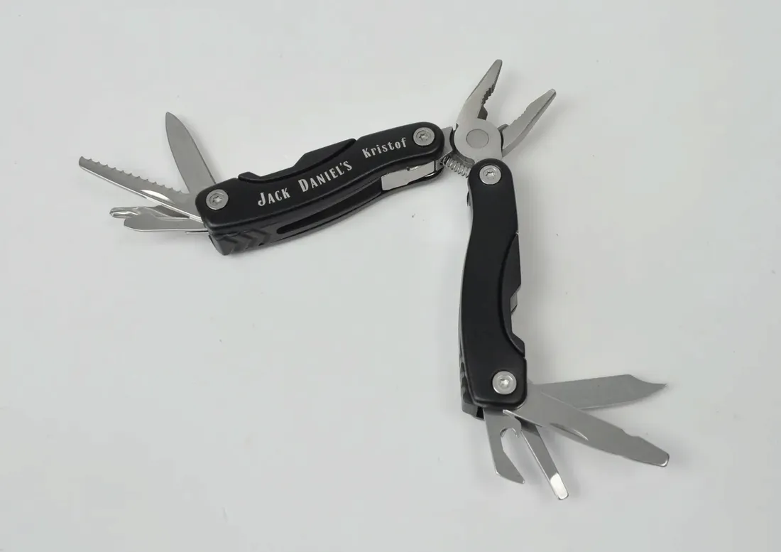 narzedzie-wielofunkcyjne-multitool-logo-grawer-stan-nowy