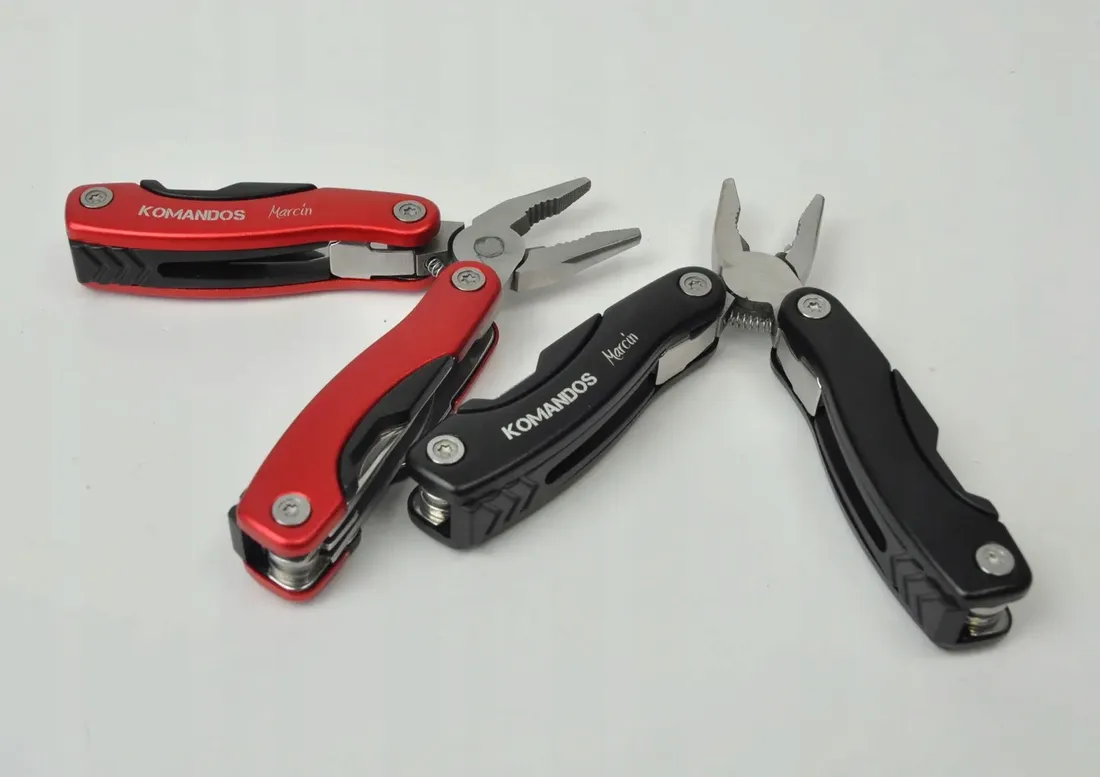 narzedzie-wielofunkcyjne-multitool-logo-grawer