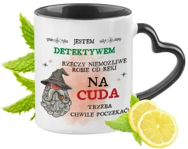 dla-detektywa-kubek-czarny-z-uszkiem-w-ksztalcie-serca-na-prezent