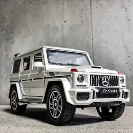 mercedes-benz-amg-g63-bialo-srebrny-skali-1-24