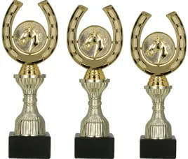zestaw-3-pucharow-jezdzieckich-26-24-cm-zlote-trofea-z-podkowa-opis-gratis