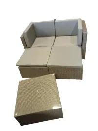 meble-ogrodowe-szary-technorattan-sofa-na-balkon-taras-patio-stolik-pufa