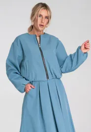 elegancka-niebieska-kurtka-bomberka-damska-na-suwak-z-kieszeniami-na-wiosne
