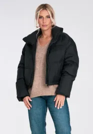 ocieplana-krotka-kurtka-puchowa-damska-z-kolnierzem-stojka-i-zamkiem-casual