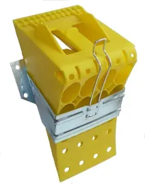 klin-z-metalem-pod-kolo-z-mocowaniem-metalowym-tir