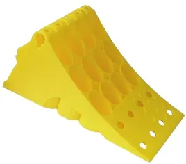 klin-z-metalem-kliny-pod-kolo-kola-tir-naczepa-adr