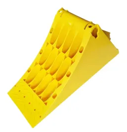klin-z-metalem-kliny-pod-kolo-kola-tir-naczepa-adr