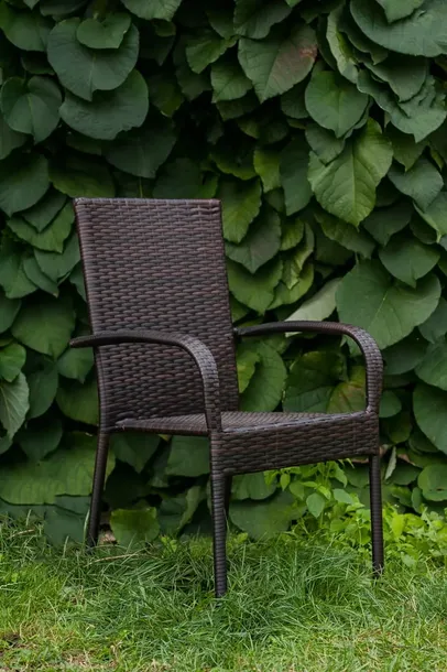 krzeslo-z-brazowego-technorattanu-do-ogrodu-sottile-marka-bello-giardino