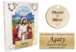 prezent-biblia-pismo-swiete-komunii-grawer-gratis