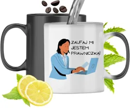 kubek-magiczny-dla-prawniczki-zmieniajacy-kolor